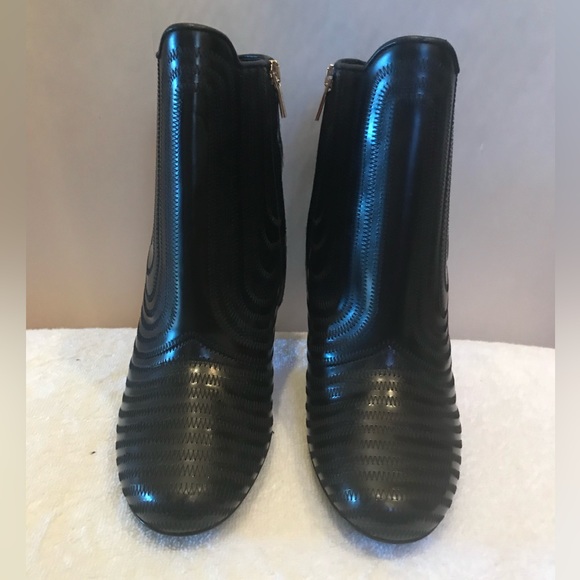 NWOB Salvatore Ferragamo Black Leather Feeling Zig Zag Ankle Boots